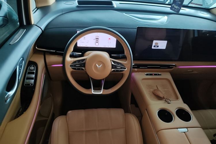 Used VOYAH Dream 2025 PHEV Four-Wheel Drive Prestige Kunpeng Edition Steering Wheel