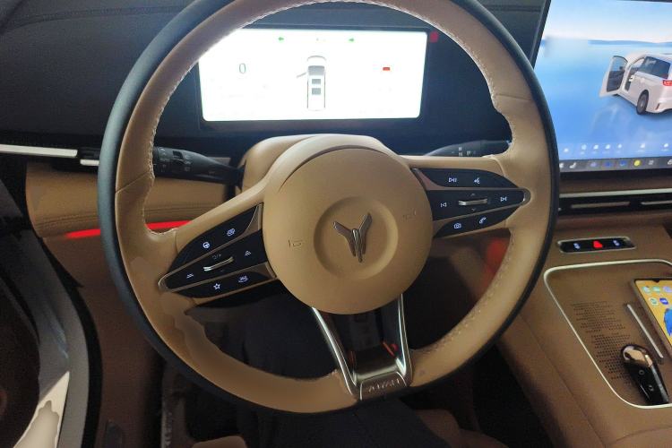 Used VOYAH Dream 2025 PHEV Four-Wheel Drive Prestige Kunpeng Edition Steering Wheel