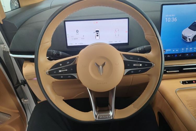 Used VOYAH Dream 2025 PHEV Four-Wheel Drive Prestige Kunpeng Edition Steering Wheel