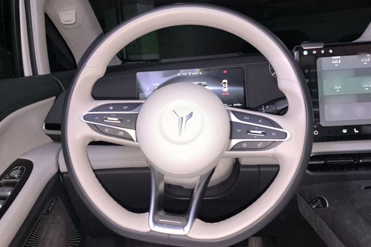 Used VOYAH Dream 2025 PHEV Four-Wheel-Drive Flagship Version – Qiankun Edition Steering Wheel