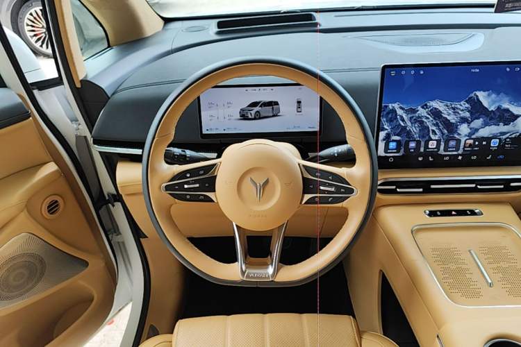 Used VOYAH Dream 2025 PHEV Four-Wheel-Drive Flagship Version – Qiankun Edition Steering Wheel