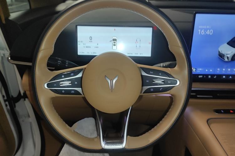Used VOYAH Dream 2025 PHEV Four-Wheel Drive Prestige Kunpeng Edition Steering Wheel