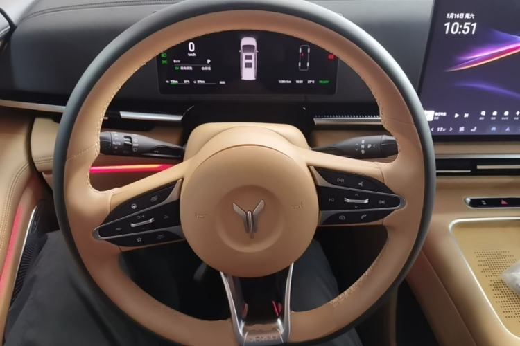 Used VOYAH Dream 2025 PHEV Four-Wheel Drive Prestige Kunpeng Edition Steering Wheel