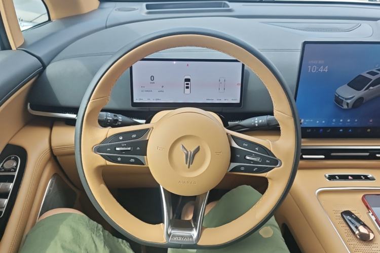 Used VOYAH Dream 2025 PHEV Four-Wheel Drive Prestige Kunpeng Edition Steering Wheel