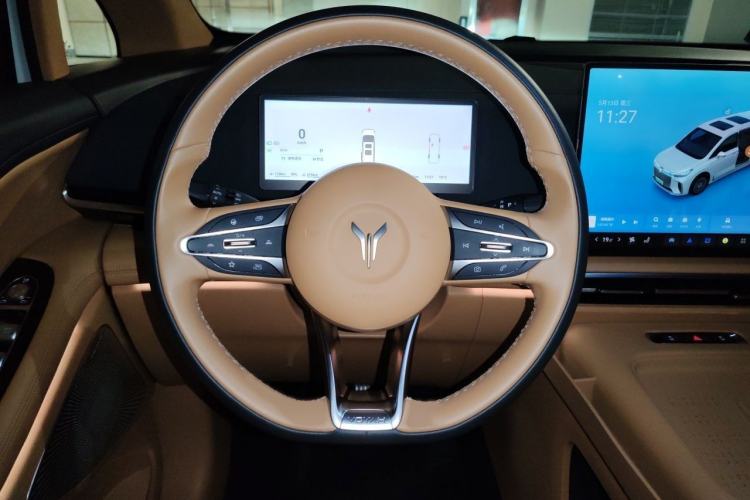 Used VOYAH Dream 2025 PHEV Four-Wheel-Drive Flagship Kunpeng Edition Steering Wheel