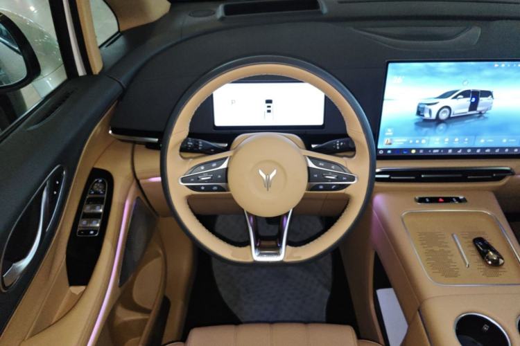 Used VOYAH Dream 2025 PHEV Four-Wheel Drive Prestige Kunpeng Edition Steering Wheel
