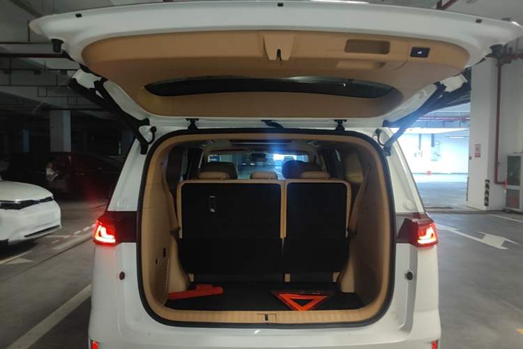 Used VOYAH Dream 2025 PHEV Four-Wheel Drive Prestige Kunpeng Edition Trunk