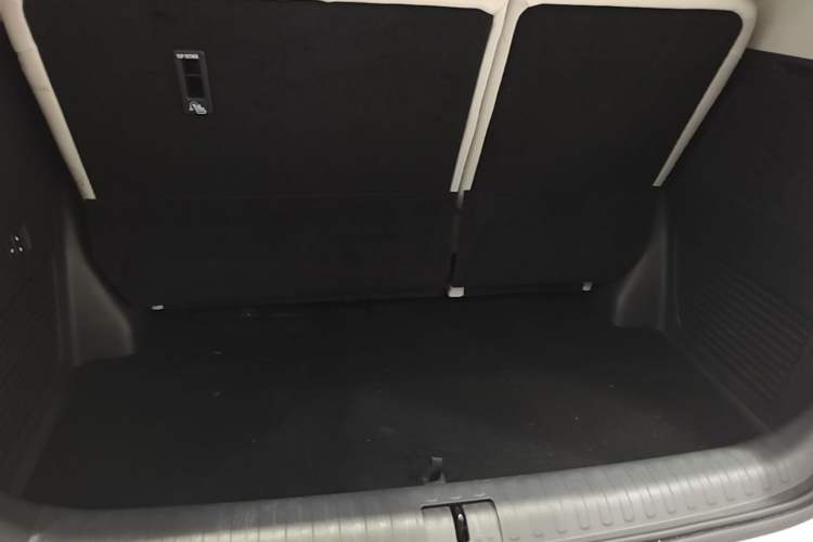 Used VOYAH Dream 2025 PHEV Four-Wheel-Drive Flagship Kunpeng Edition Trunk