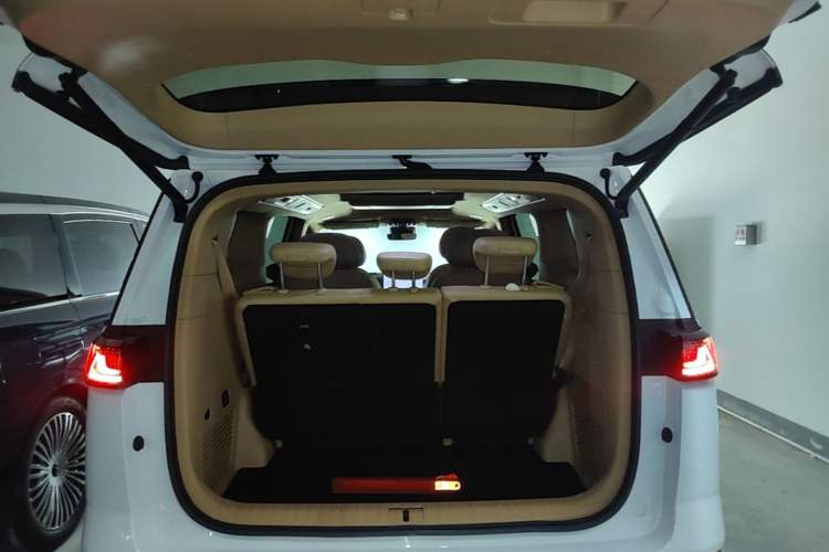 Used VOYAH Dream 2025 PHEV Four-Wheel Drive Prestige Kunpeng Edition Trunk