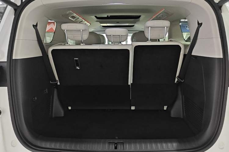 Used VOYAH Dream 2025 PHEV Four-Wheel Drive Prestige Kunpeng Edition Trunk