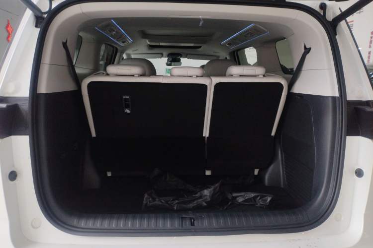 Used VOYAH Dream 2025 PHEV Four-Wheel Drive Prestige Kunpeng Edition Trunk