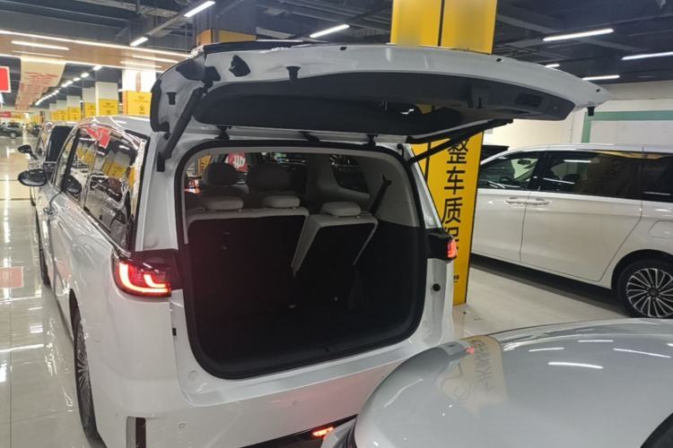 Used VOYAH Dream 2025 PHEV Four-Wheel Drive Prestige Kunpeng Edition Trunk