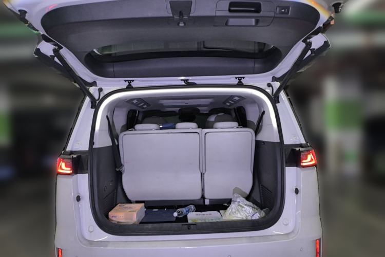 Used VOYAH Dream 2025 PHEV Four-Wheel-Drive Flagship Version – Qiankun Edition Trunk