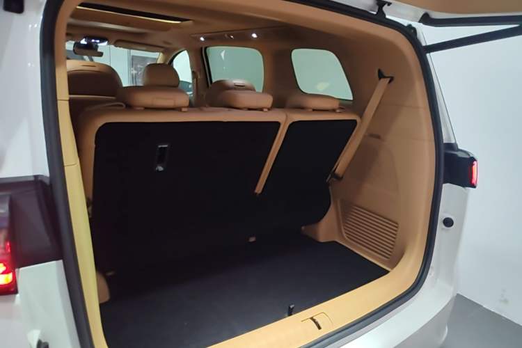 Used VOYAH Dream 2025 PHEV Four-Wheel Drive Prestige Kunpeng Edition Trunk