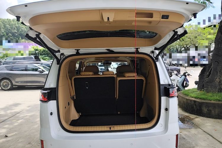 Used VOYAH Dream 2025 PHEV Four-Wheel-Drive Flagship Version – Qiankun Edition Trunk