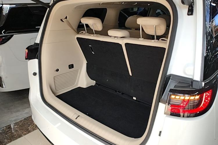 Used VOYAH Dream 2025 PHEV Four-Wheel-Drive Flagship Kunpeng Edition Trunk