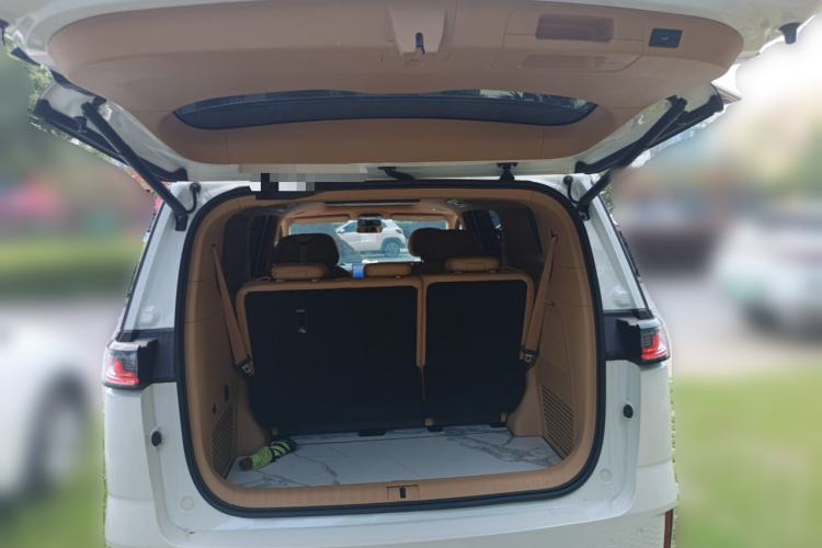 Used VOYAH Dream 2025 PHEV Four-Wheel-Drive Flagship Kunpeng Edition Trunk