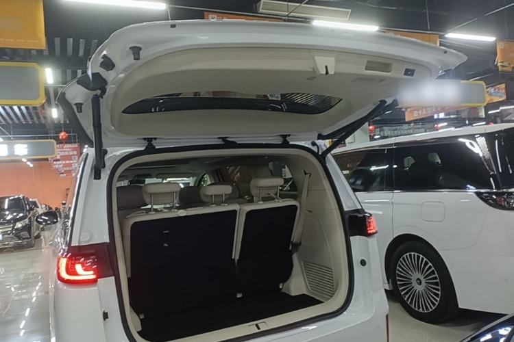 Used VOYAH Dream 2025 PHEV Four-Wheel-Drive Flagship Kunpeng Edition Trunk
