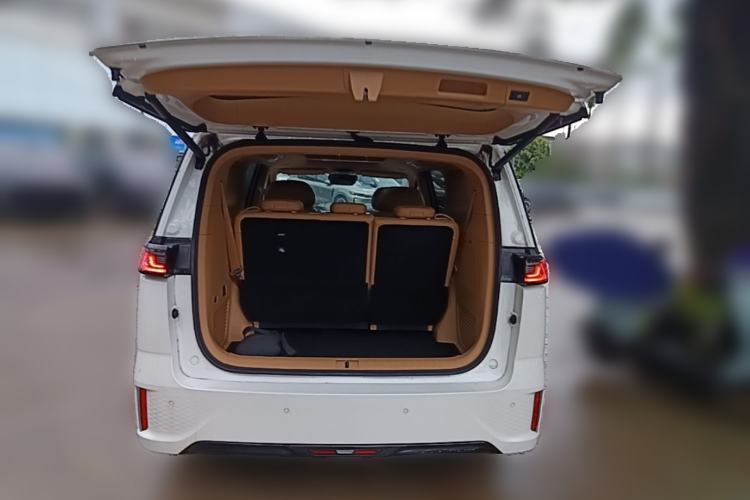 Used VOYAH Dream 2025 PHEV Four-Wheel-Drive Flagship Version – Qiankun Edition Trunk