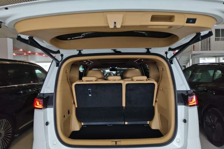 Used VOYAH Dream 2025 PHEV Four-Wheel Drive Prestige Kunpeng Edition Trunk