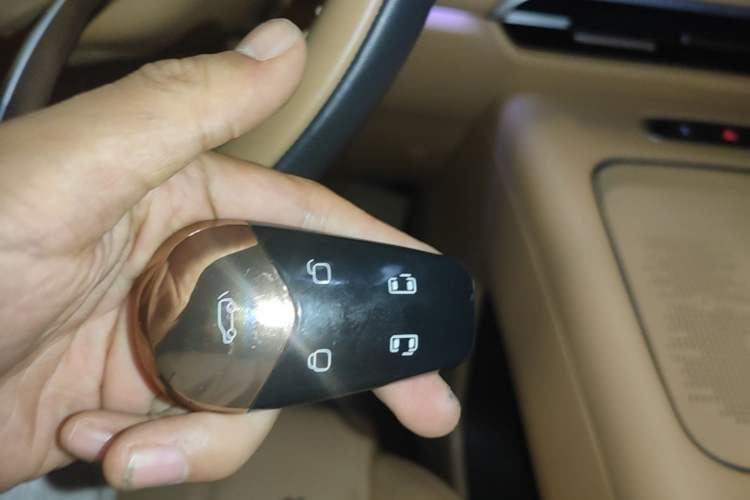 Used VOYAH Dream 2025 PHEV Four-Wheel Drive Prestige Kunpeng Edition Vehicle Key