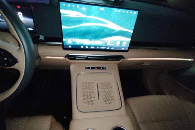 Used VOYAH Dream 2026 Model, PHEV Champion Edition Audio And AC Panel