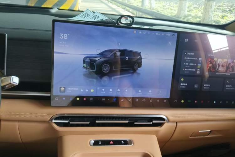 Used VOYAH Dream 2026 Model PHEV Qiankun Max Audio And AC Panel