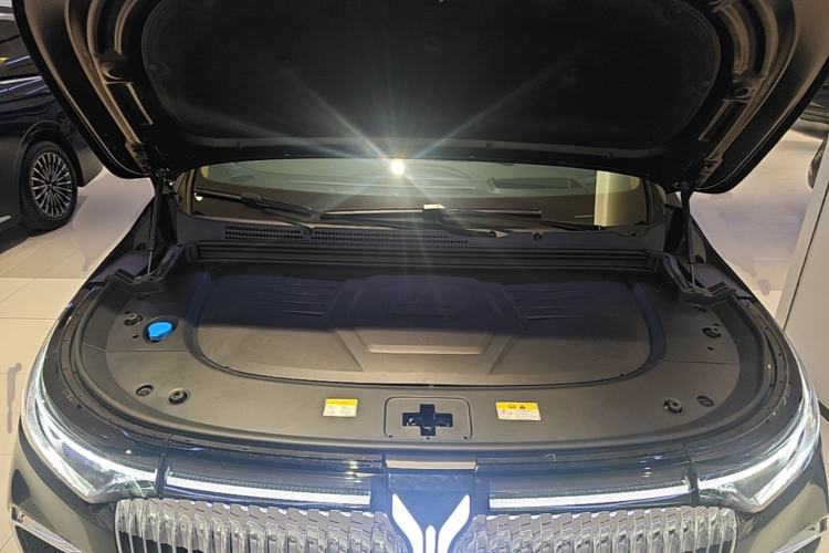 Used VOYAH Dream 2026 Model PHEV Kunpeng Pro Engine Bay