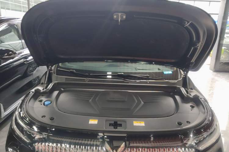 Used VOYAH Dream 2026 Model PHEV Qiankun Ultra Engine Bay