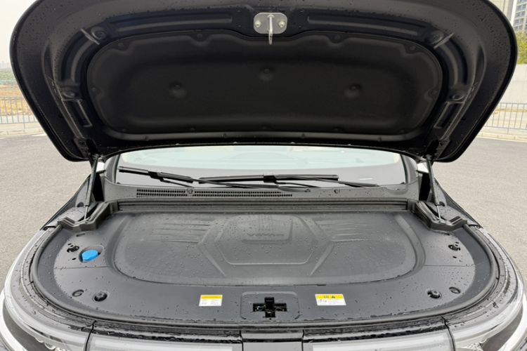 Used VOYAH Dream 2026 Model PHEV Qiankun Ultra Engine Bay