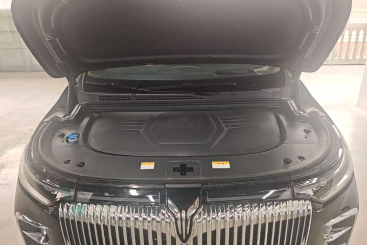 Used VOYAH Dream 2026 Model PHEV Qiankun Pro Engine Bay
