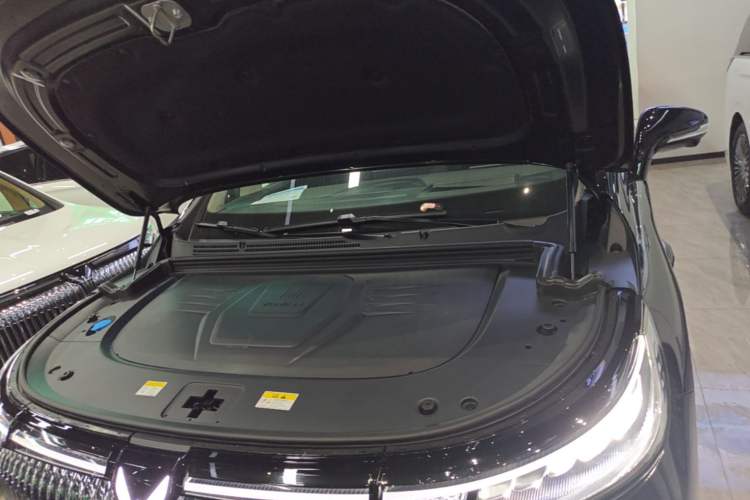Used VOYAH Dream 2026 Model PHEV Qiankun Ultra Engine Bay