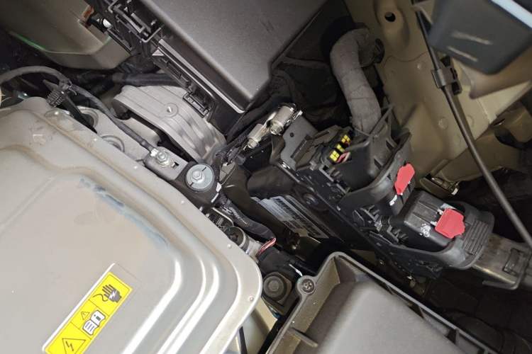 Used VOYAH Dream 2026 Model PHEV Qiankun Ultra Engine Bay Left