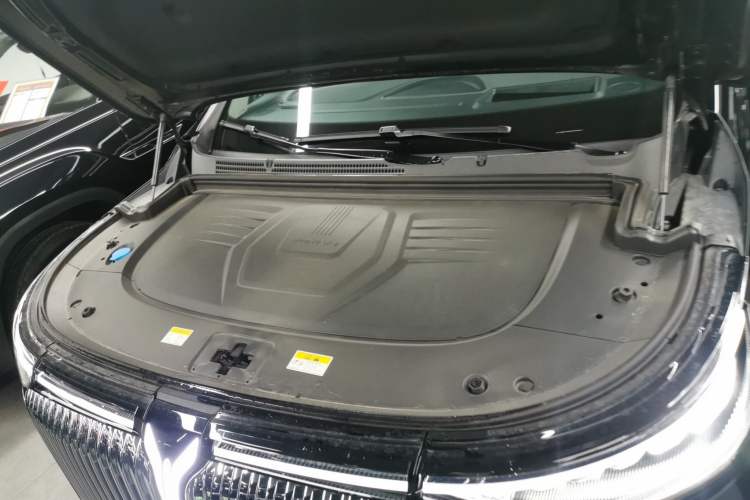 Used VOYAH Dream 2026 Model PHEV Qiankun Pro Engine Bay