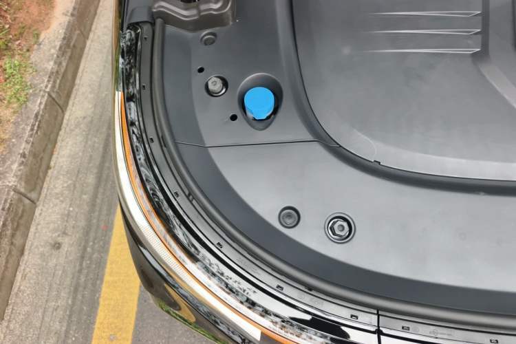 Used VOYAH Dream 2026 Model PHEV Qiankun Ultra Engine Bay Right
