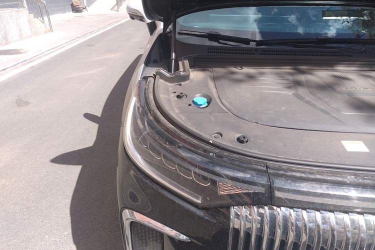 Used VOYAH Dream 2026 Model PHEV Kunpeng Pro Engine Bay Right