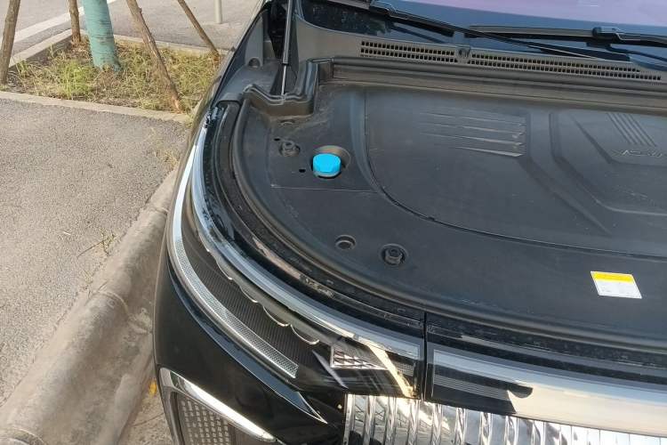 Used VOYAH Dream 2026 Model PHEV Qiankun Pro Engine Bay Right