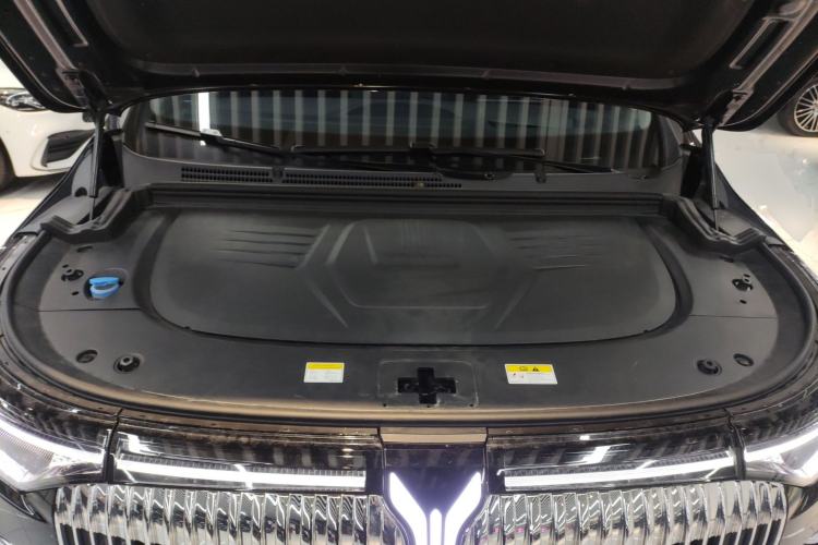 Used VOYAH Dream 2026 Model PHEV Qiankun Ultra Engine Bay