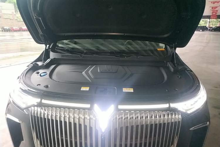 Used VOYAH Dream 2026 Model PHEV Qiankun Pro Engine Bay
