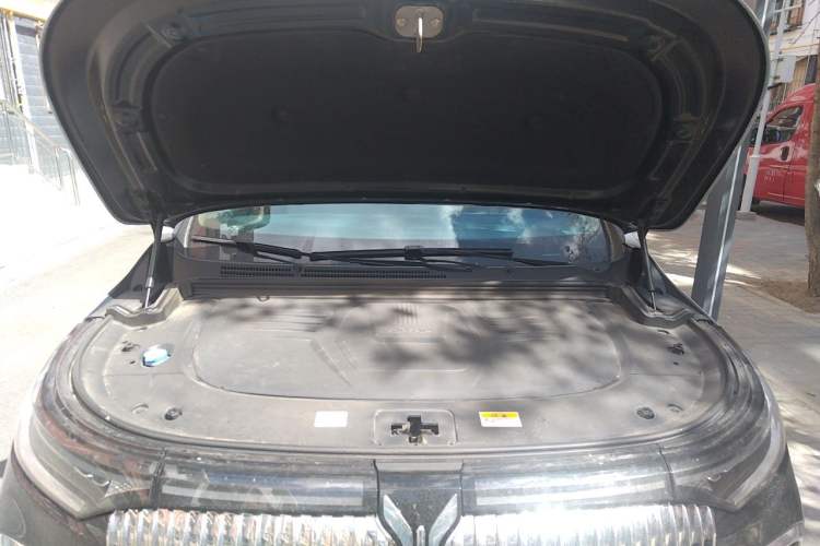 Used VOYAH Dream 2026 Model PHEV Kunpeng Pro Engine Bay