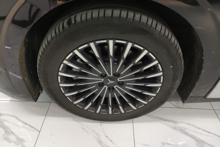 Used VOYAH Dream 2026 Model PHEV Qiankun Ultra Exterior 4