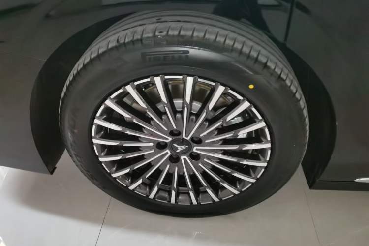 Used VOYAH Dream 2026 Model PHEV Qiankun Ultra Exterior 4
