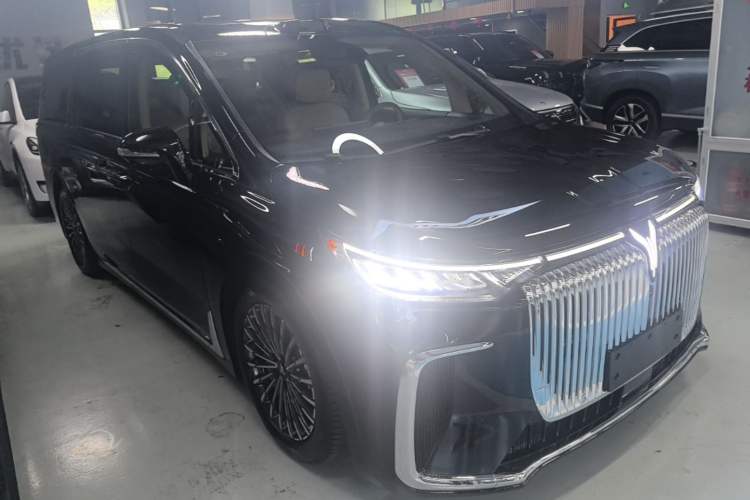 Used VOYAH Dream 2026 Model PHEV Qiankun Ultra Front Right 45 Deg
