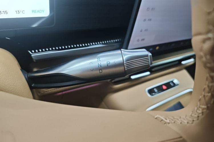 Used VOYAH Dream 2026 Model PHEV Kunpeng Pro Gear Lever