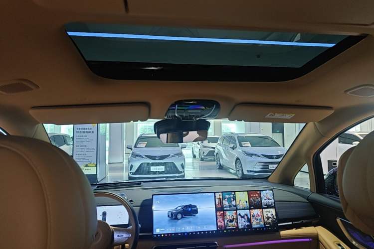 Used VOYAH Dream 2026 Model PHEV Kunpeng Pro Headliner