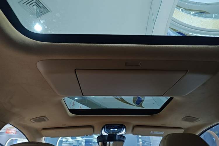 Used VOYAH Dream 2026 Model PHEV Qiankun Ultra Headliner