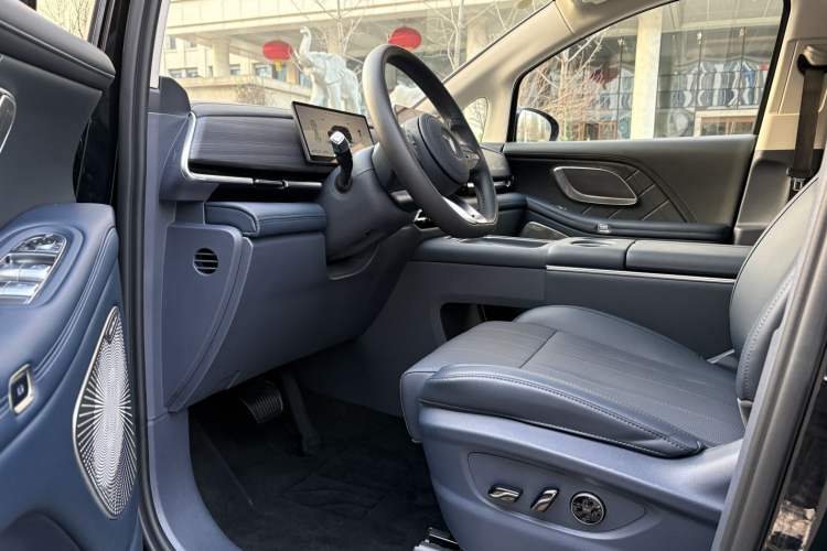 Used VOYAH Dream 2026 Model PHEV Qiankun Max Interior 4