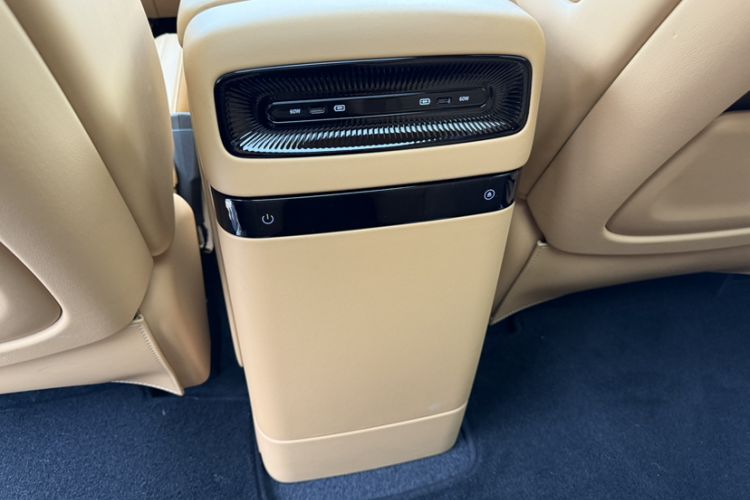 Used VOYAH Dream 2026 Model PHEV Qiankun Ultra Interior 7