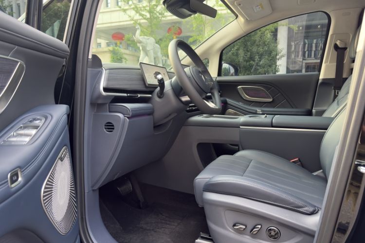 Used VOYAH Dream 2026 Model PHEV Qiankun Ultra Interior 8