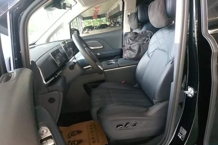 Used VOYAH Dream 2026 Model PHEV Qiankun Pro Left Front Seat